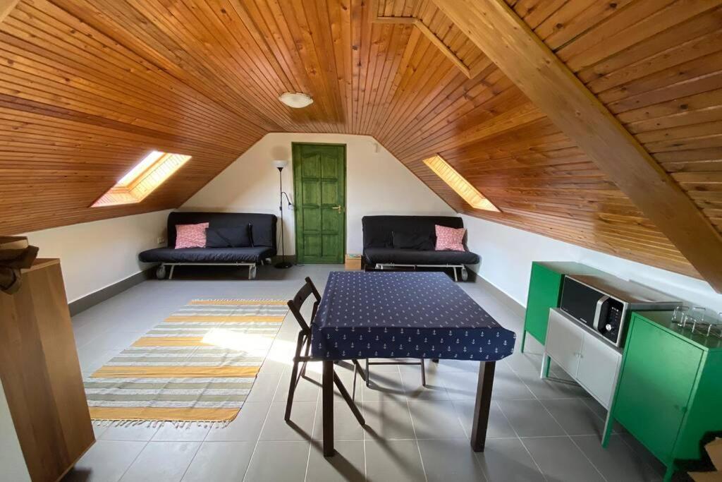 Apartamento Présház a hegytetőn Pécsely Exterior foto